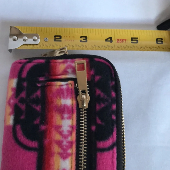 Tribal print wallet with lots of space for storage - Picture 8 of 8